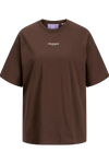 Brun T-shirt fra JJXX med rund hals, korte ærmer og hvidt "JJXX STUDIO" logo på brystet.