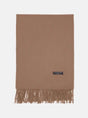 Cashmere tørklæde i cognac med frynser og synligt mærke. Enkel og elegant design.