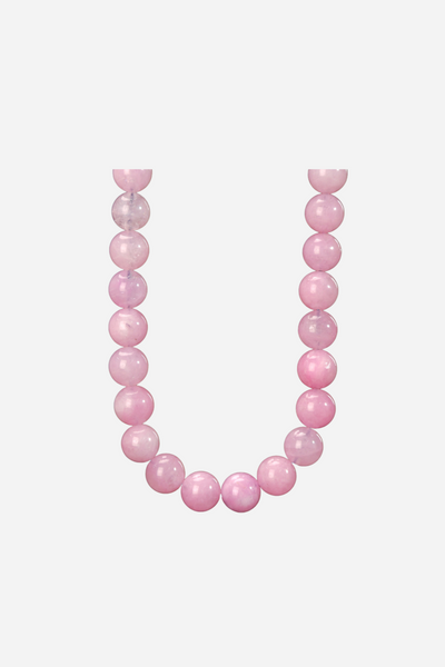 Halskæde med ensartede, rosa perler. Enkel og elegant uden vedhæng.