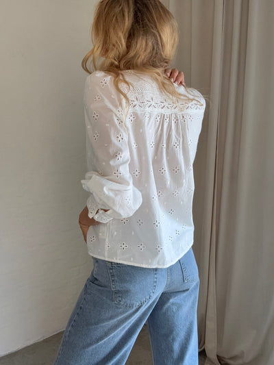 Sassy Copenhagen - Shirt - White embroidery anglaise - Mille