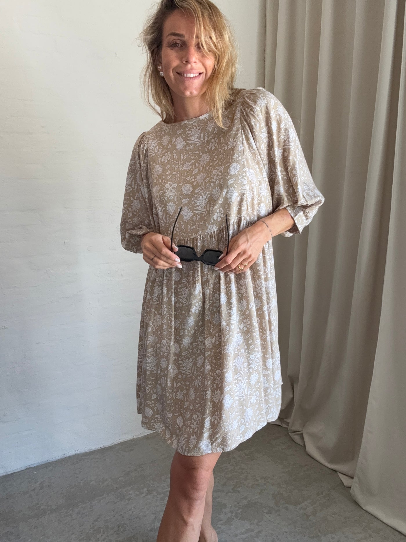 Sassy Copenhagen - Dress - Beige/White - Elina