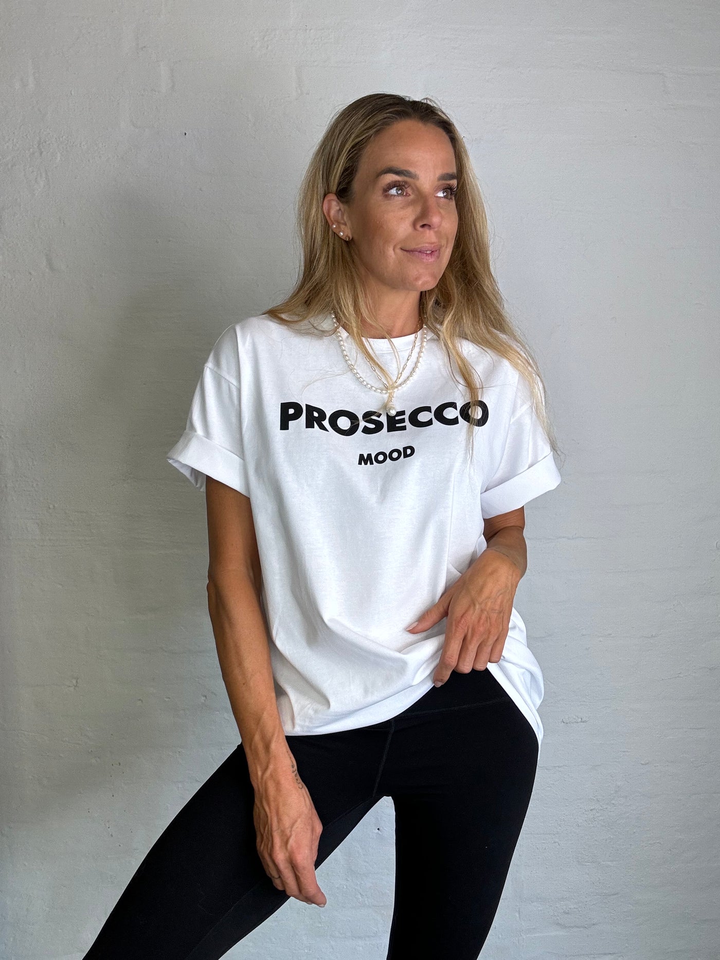 Sassy Copenhagen -Statement t-shirt - Hvid - Prosecco mood ( bemærk str m/l er i preorder til uge 52)