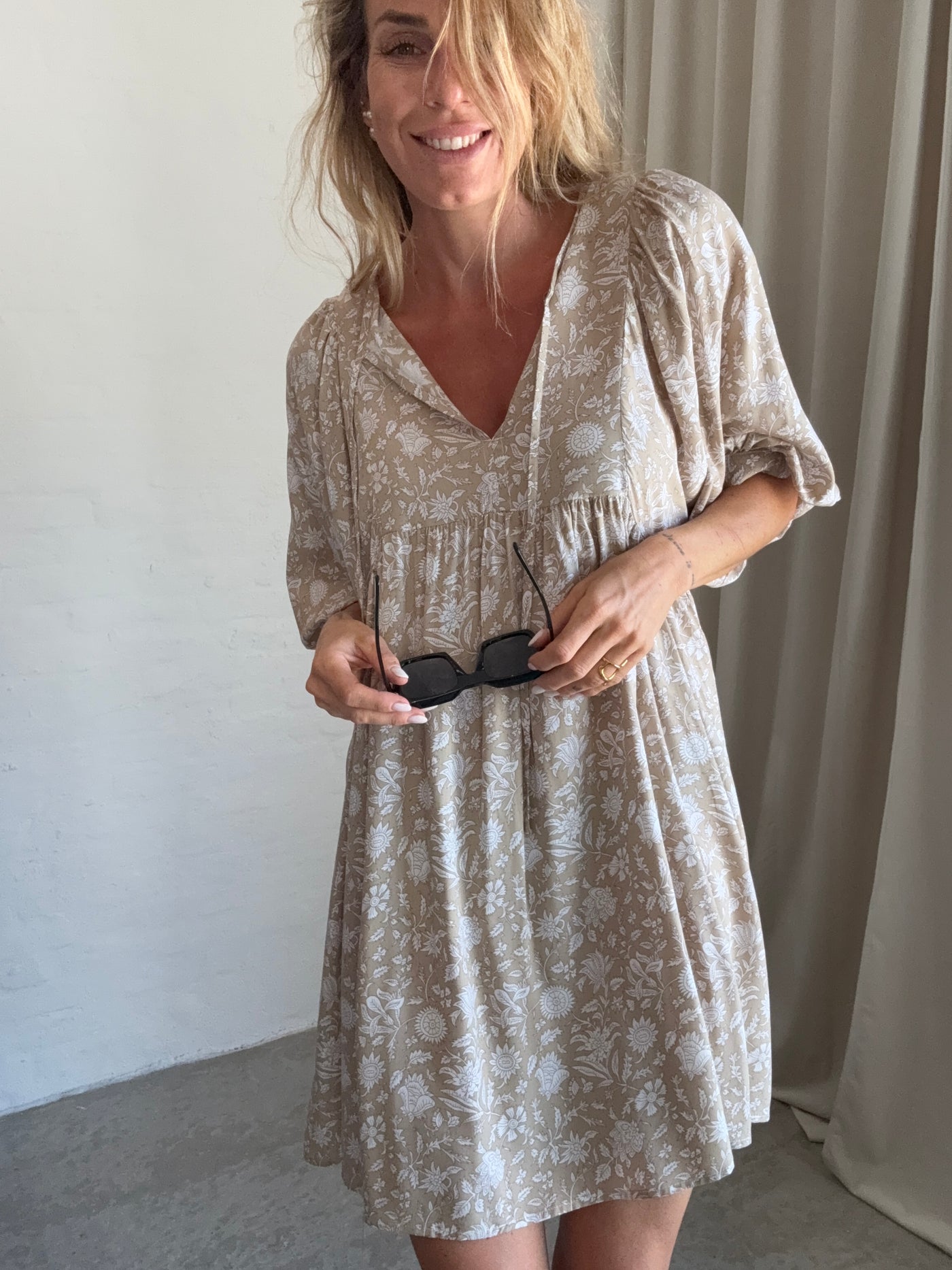Sassy Copenhagen - Dress - Beige/White - Elina