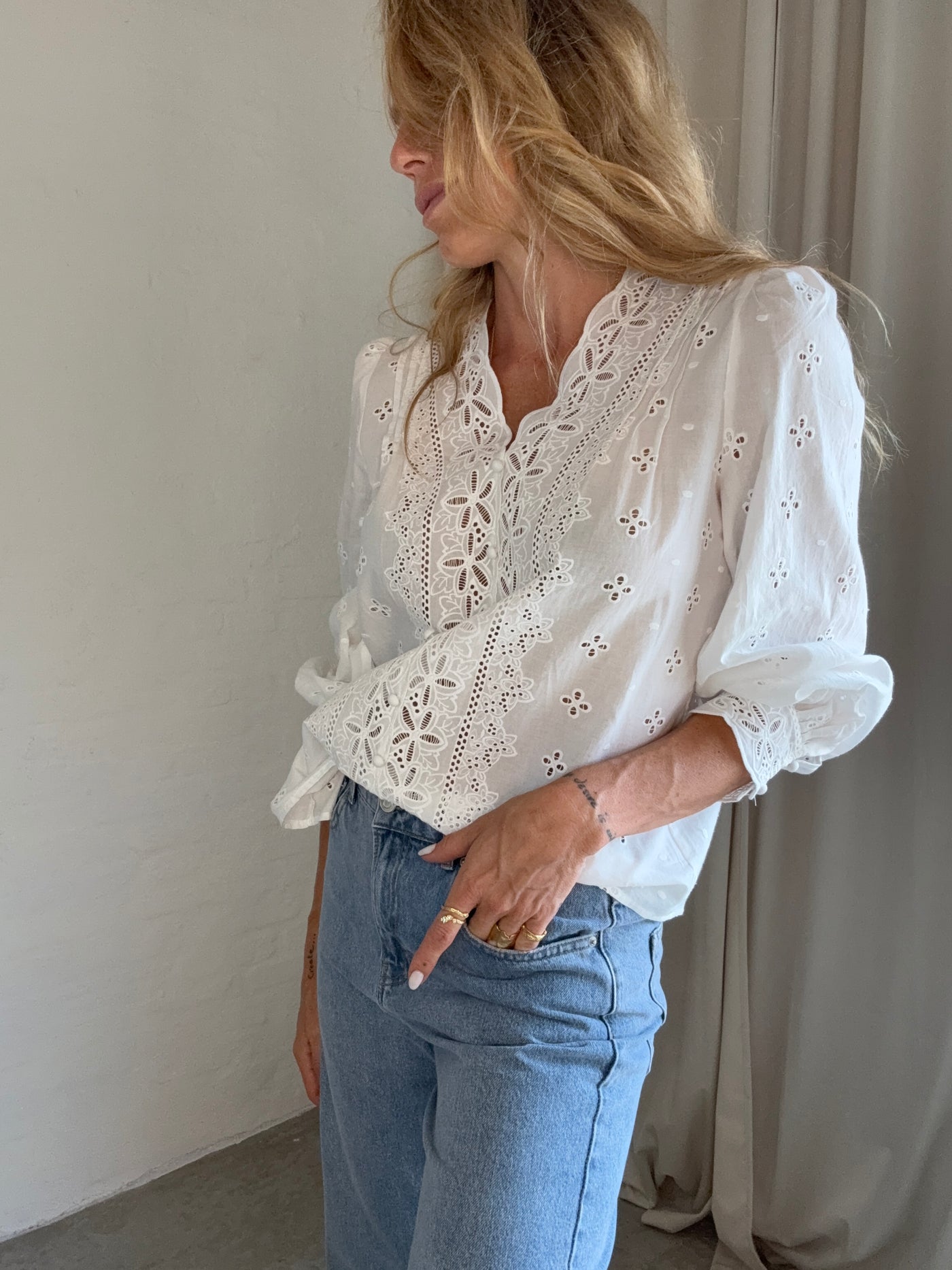 Sassy Copenhagen - Shirt - White embroidery anglaise - Mille