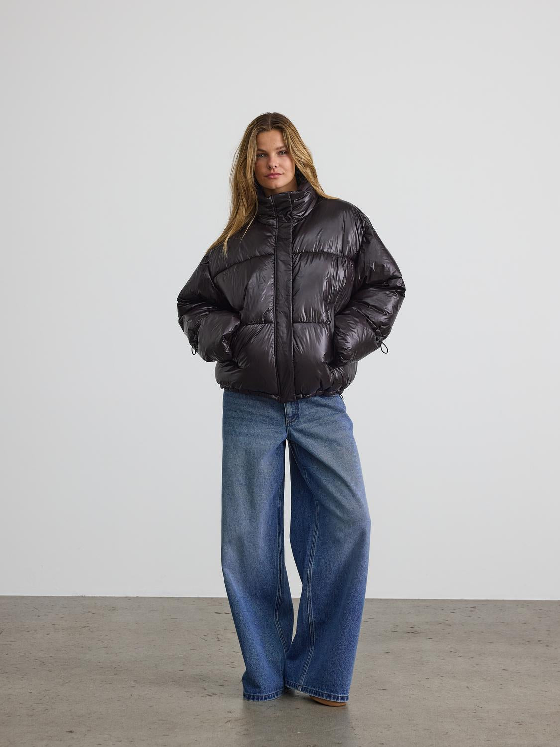 Noisy May - Puffer Jacket - Aubergine Black - Allie Shiny