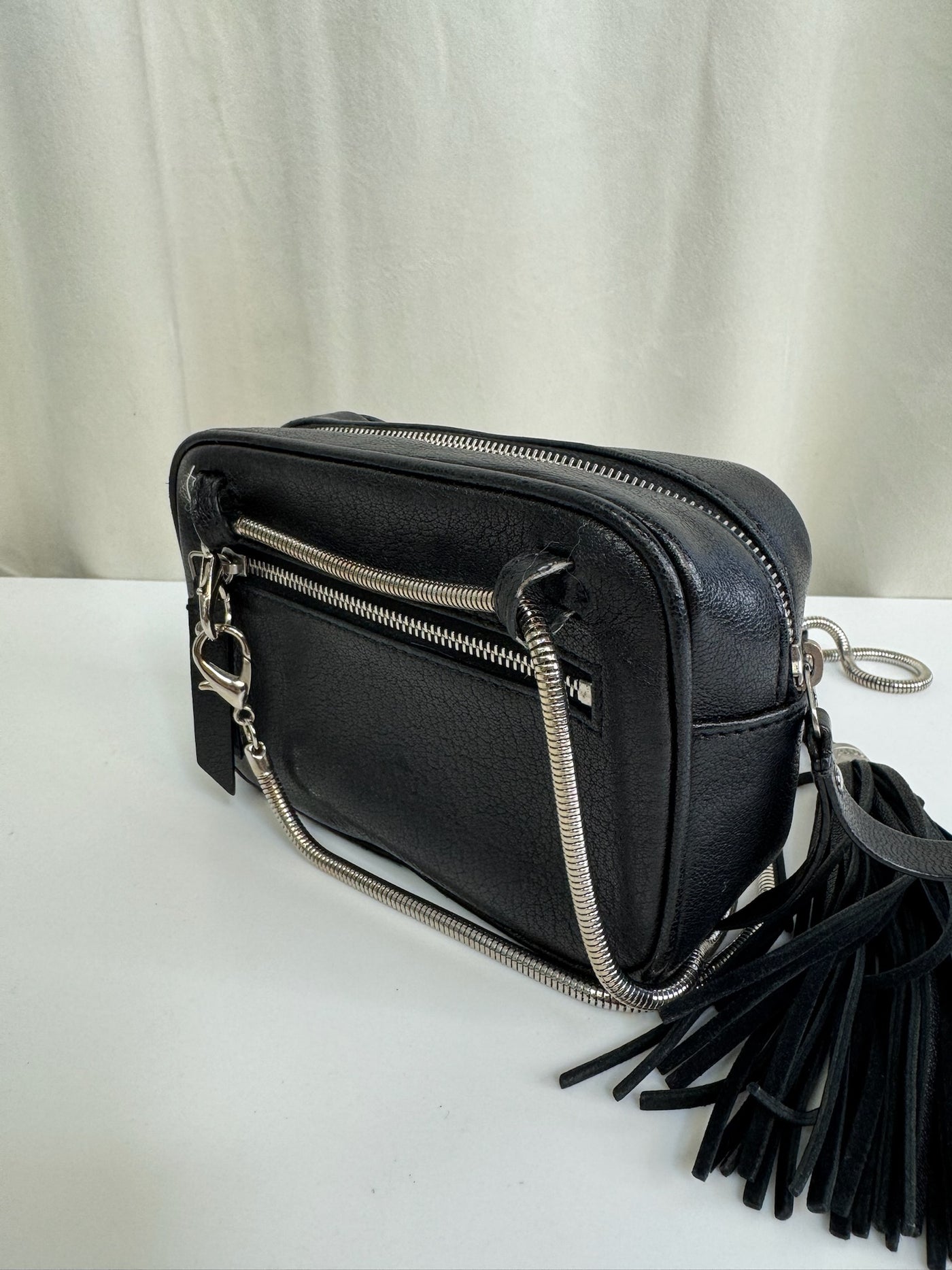 Yves Saint Laurent - lou crossbody bag - sort - Secondhand