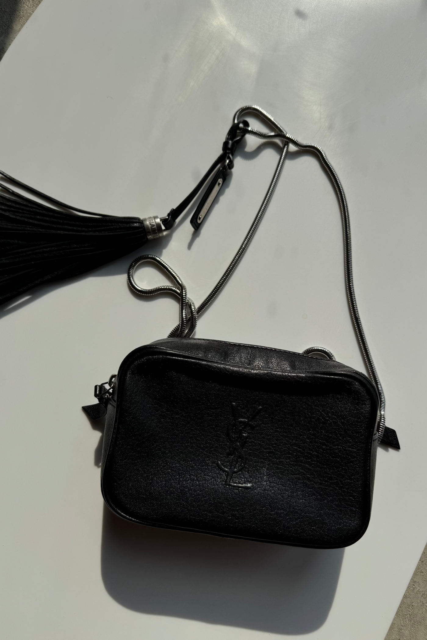 Yves Saint Laurent - lou crossbody bag - sort - Secondhand