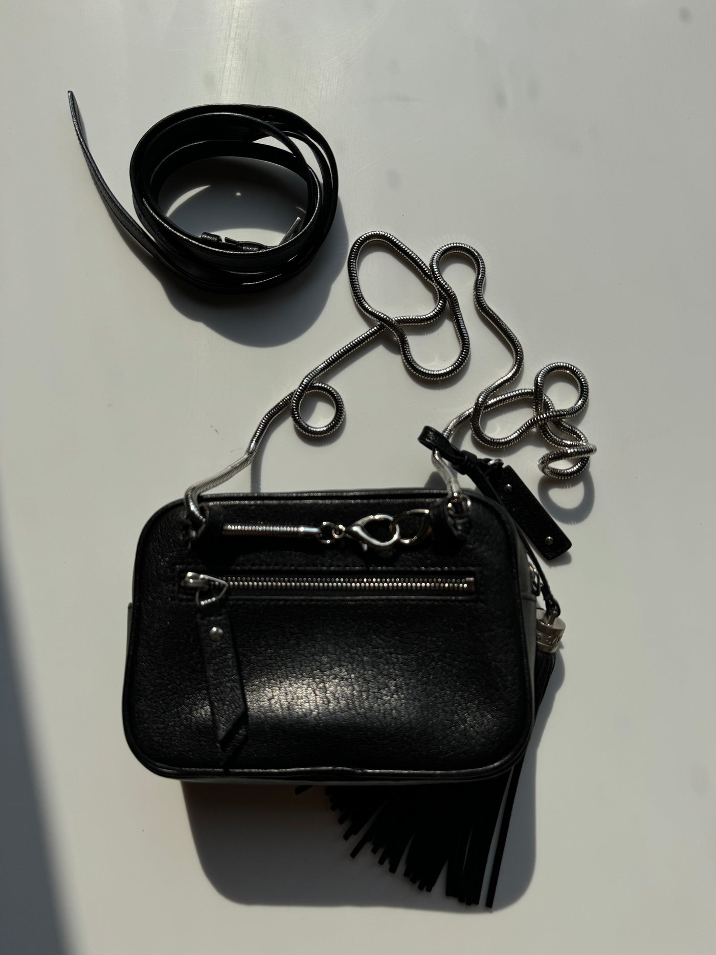 Yves Saint Laurent - lou crossbody bag - sort - Secondhand