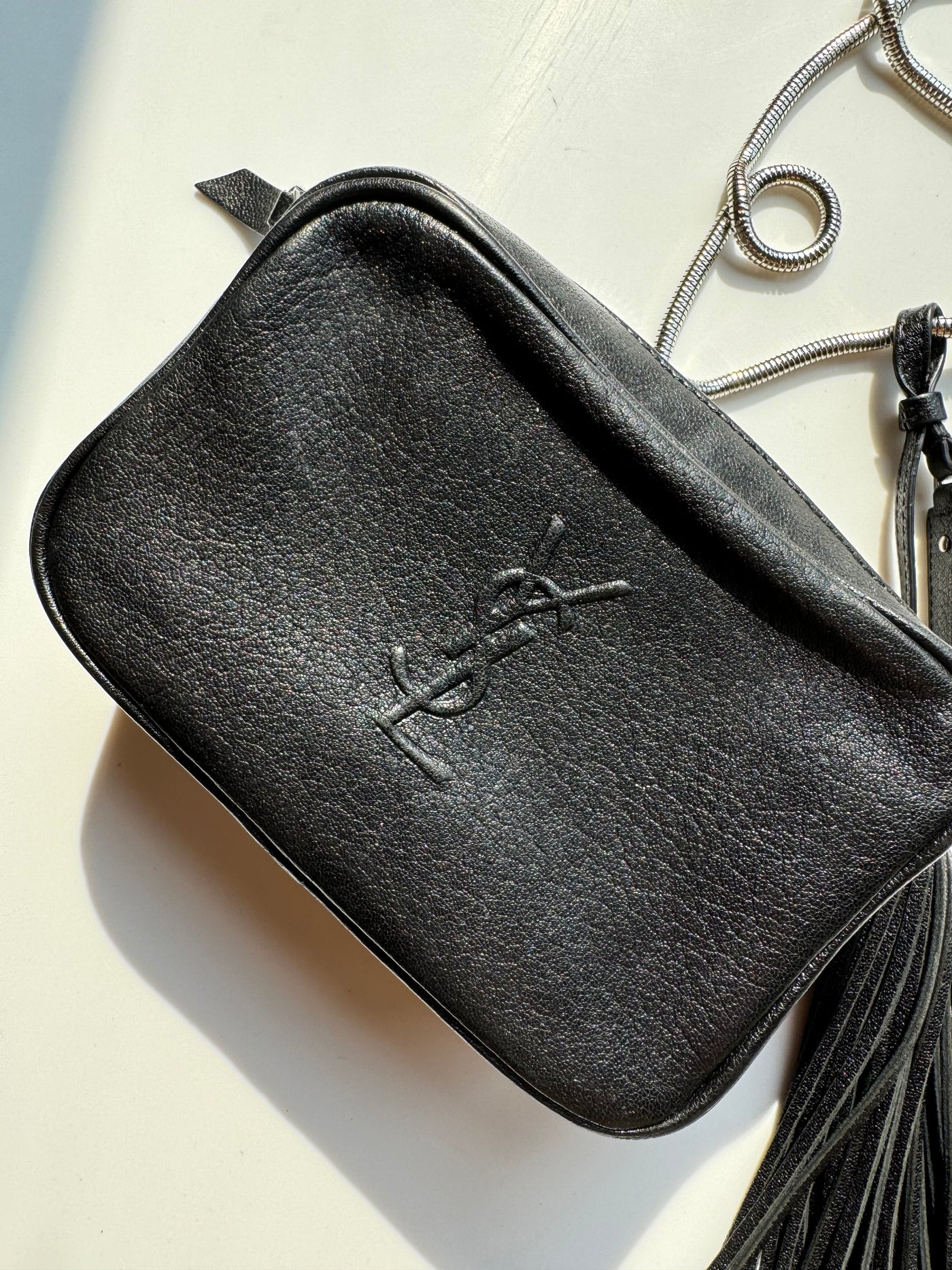 Yves Saint Laurent - lou crossbody bag - sort - Secondhand