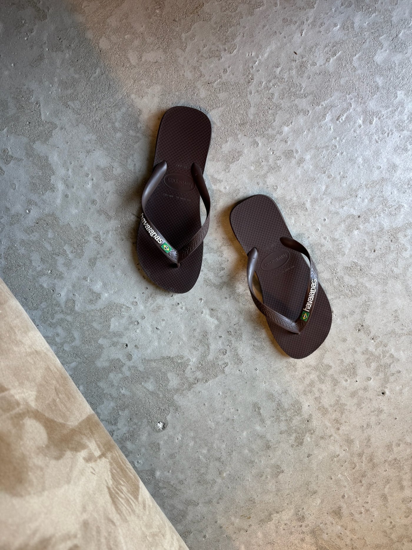 Havaianas - Flip flops - Dark brown/white - Brasil Logo FC sss