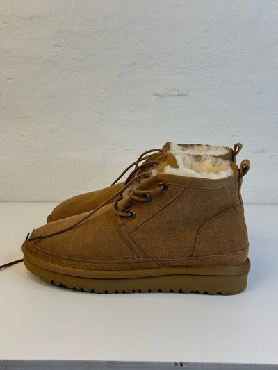 Lambskin with laces teddy bear boots - tan “Normal in size”