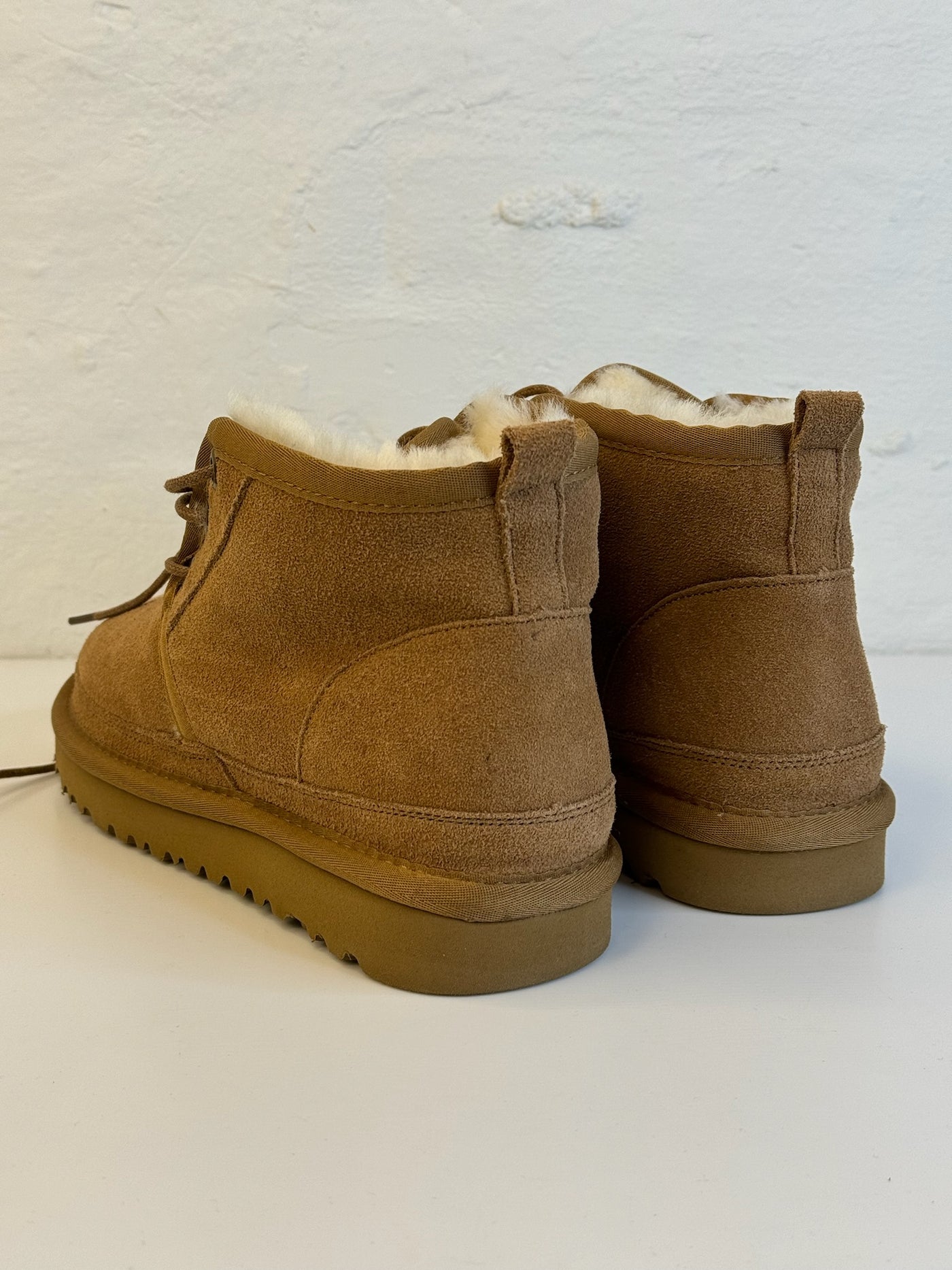 Lambskin with laces teddy bear boots - tan “Normal in size”