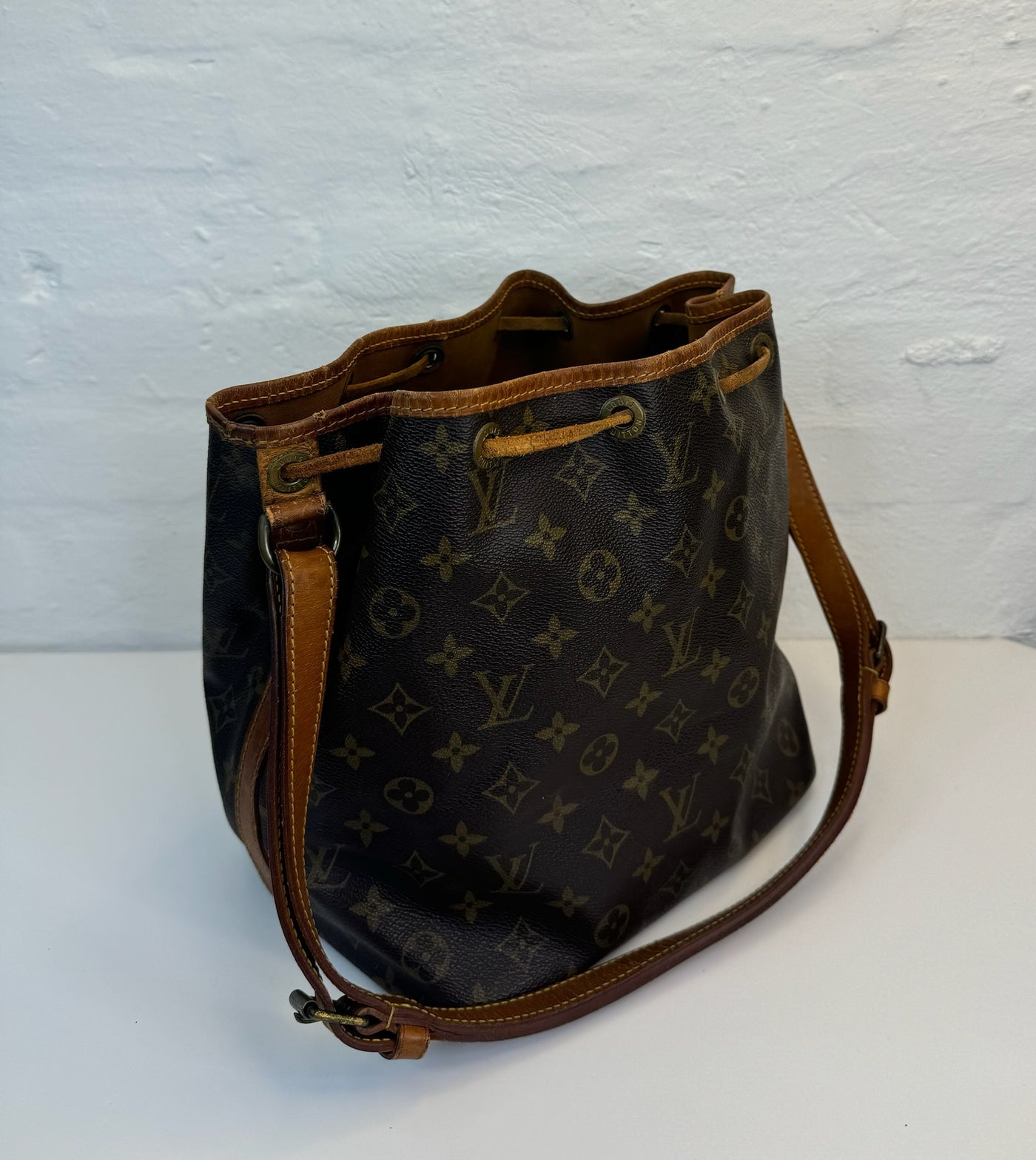 Louis Vuitton -  Monogram petite noé - Skuldertaske - Secondhand