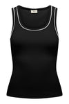 Sort tanktop med rund hals, hvide detaljer, brede stropper og ribbet materiale.