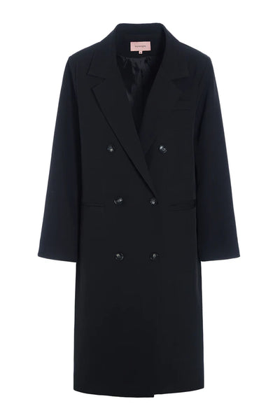 Sort trenchcoat fra Hunkøn med dobbeltradet knaplukning, lange ærmer og bagpå en slids.