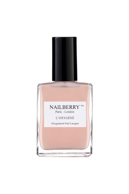 Lys beige neglelak i transparent flaske med sort låg, mærket "Nailberry L'Oxygéné."