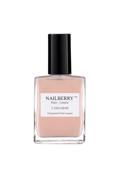 Lys beige neglelak i transparent flaske med sort låg, mærket "Nailberry L'Oxygéné."