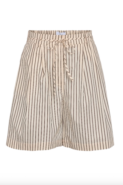 Shorts i lys beige med brune striber, elastisk talje og snøre foran.
