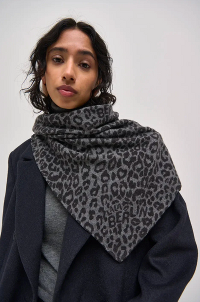 Lala Berlin - Cashmere tørklæde - Asphalt Leo - Triangle M - sss