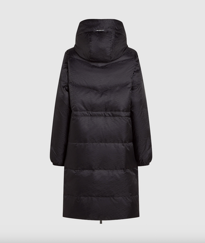 Sort, lang vinterjakke med hætte og "KARL LAGERFELD" logo på bagsiden.