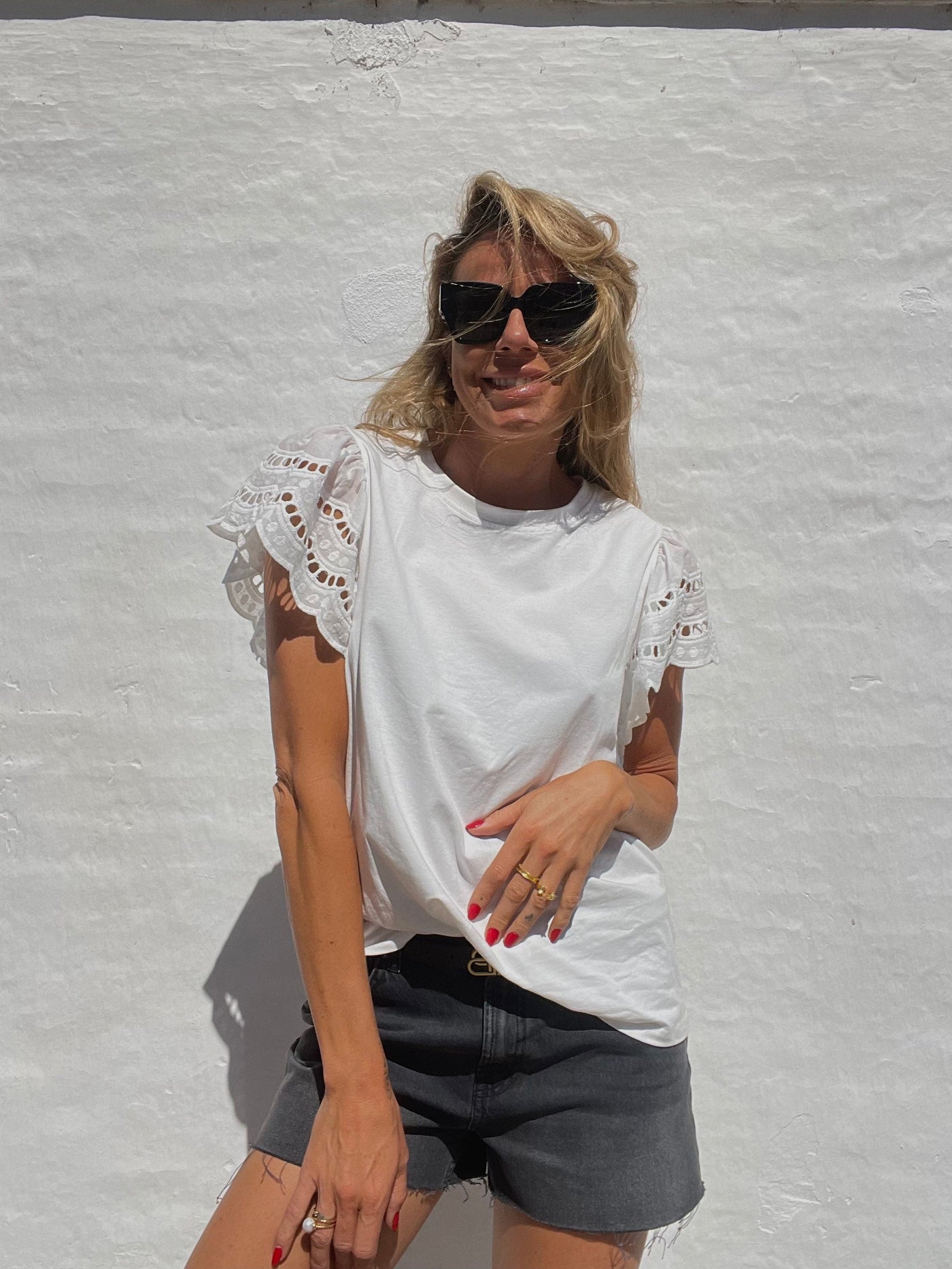 Sassy Copenhagen t-shirts &amp; toppe Boxy t-shirt med blonder - Hvid - Mia - Sassy Copenhagen