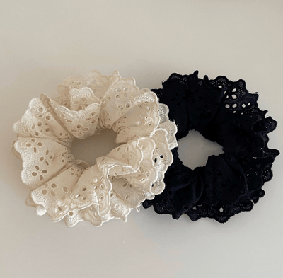 Andcopenhagen Accessories Broderi anglaise scrunchie - Creme hvid - Selma -  Andcopenhagen (Bemærk preorder)