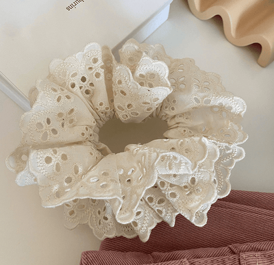 Andcopenhagen Accessories Broderi anglaise scrunchie - Creme hvid - Selma -  Andcopenhagen (Bemærk preorder)