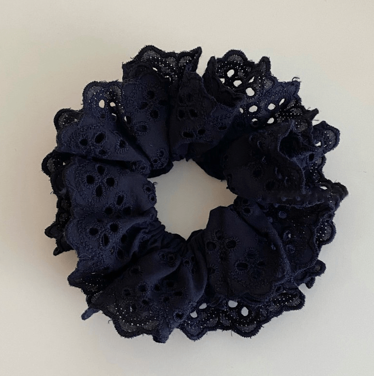 Andcopenhagen Accessories Broderi anglaise scrunchie - Sort - Selma -  Andcopenhagen (bemærk preorder)