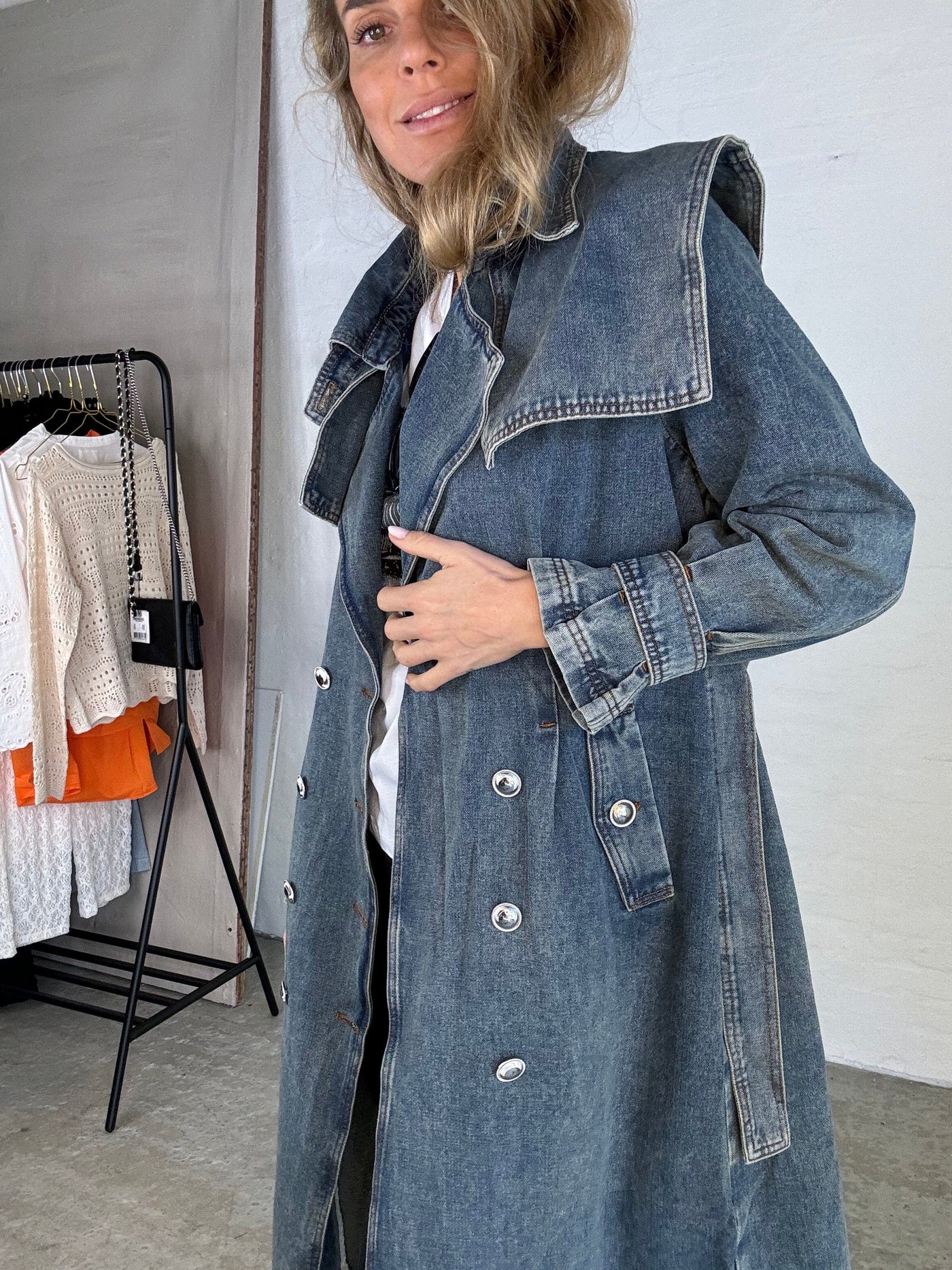 Sassy Copenhagen Jakker Denim trenchcoat jakke- Washed blue - Victoria - Sassy Copenhagen