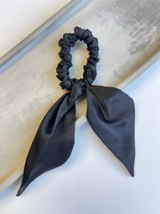 Sassy Copenhagen - 100% Silk hair elastic with bow - Black