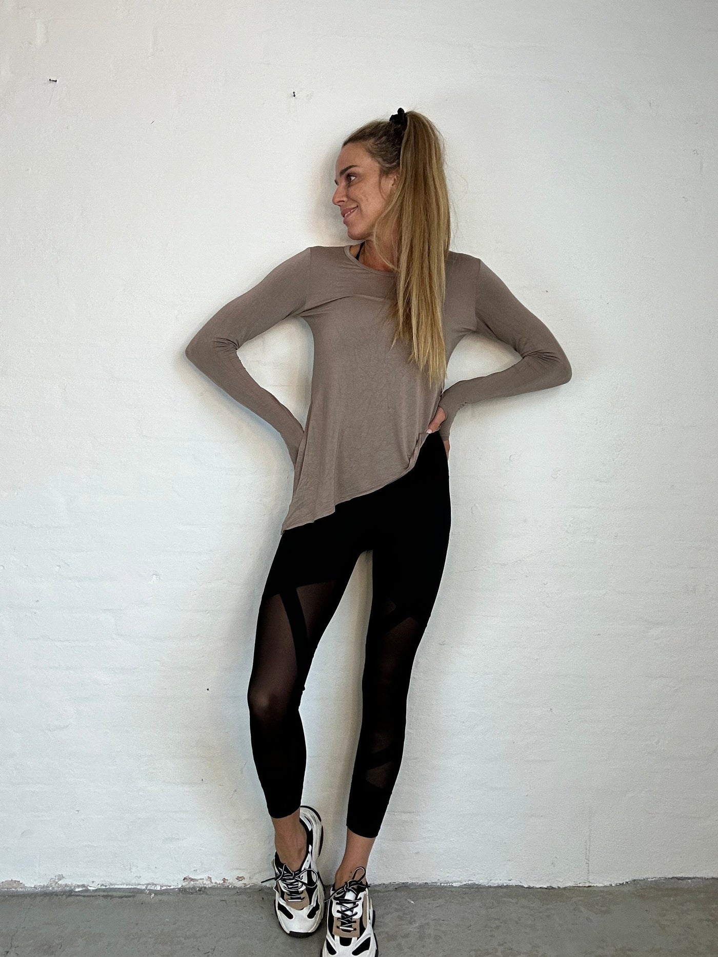 Sassy Copenhagen fitness Sassy Copenhagen - Sort leggings med mesh - Fitness shape wear