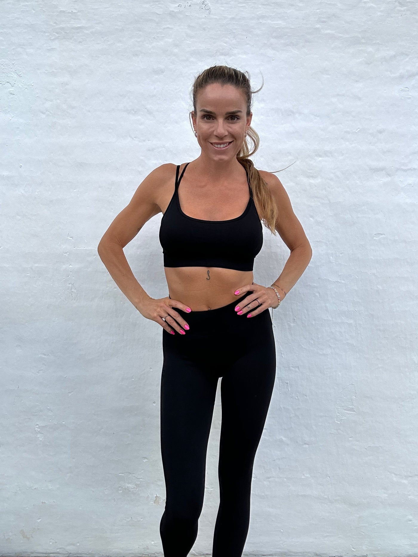 Sassy Copenhagen fitness Sort Yoga sæt med justerbare kryds stropper - Fitness shape sæt - Sassy