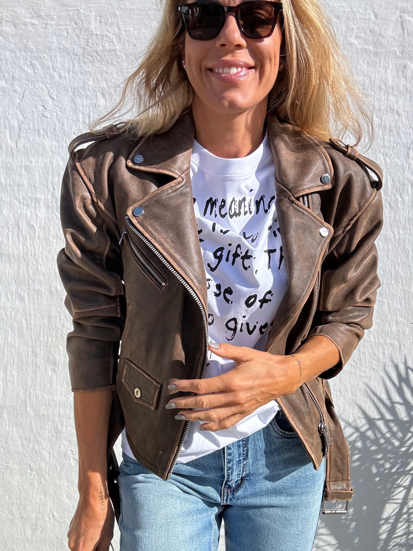 Sassy Copenhagen t-shirts & toppe Statement t-shirt - The meaning of life - Helia - Sassy Copenhagen